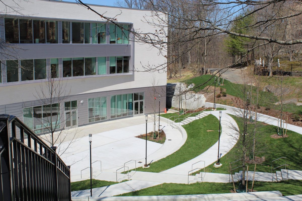 Students utilize the Creative Center for Arts and Technology (CCAT) to express their creativity and performing arts talents. This building is also home to our new performing arts space, Diller Hall, where the entire Upper School gathers on Fridays for morning meetings. 